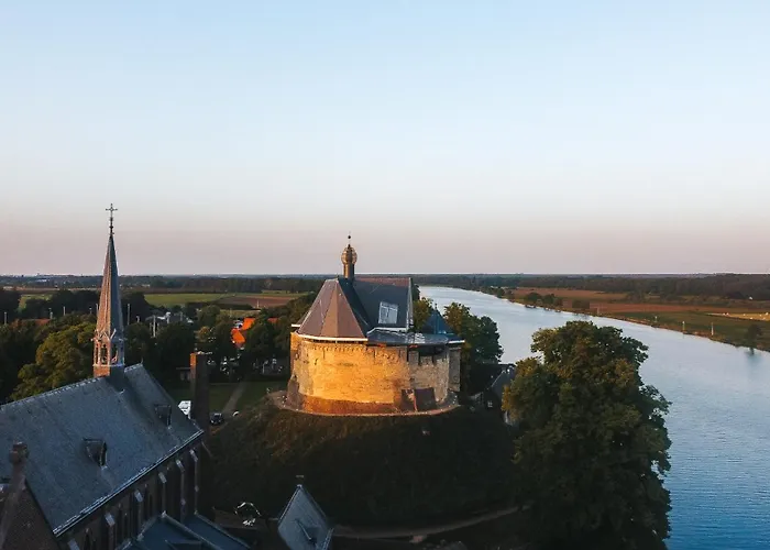 Wellness Bungalow Met Privesauna En Hot Tub - Glamping Aan De Maas