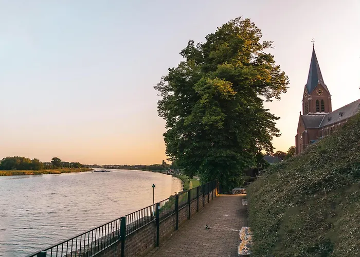 Wellness Bungalow Met Privesauna En Hot Tub - Glamping Aan De Maas